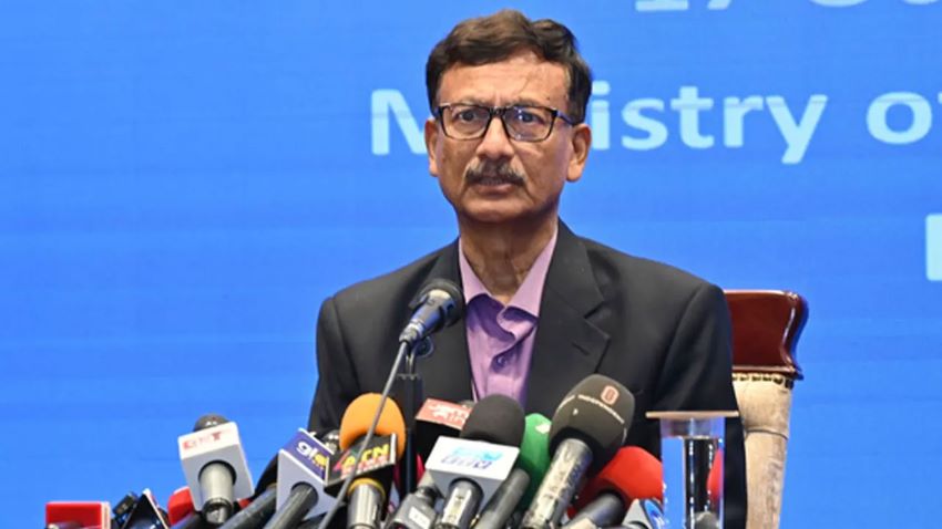 হাসিনাকে ফেরতসহ ভারতের সাথে দ্বিপক্ষীয় সম্পর্ক এগিয়ে নেব: পররাষ্ট্র উপদেষ্টা